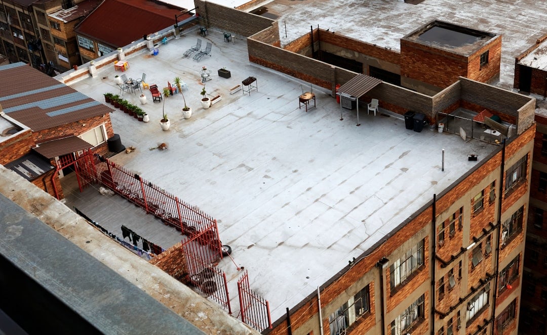 <span style="font-size: 22px;">Commercial Roofing</span>